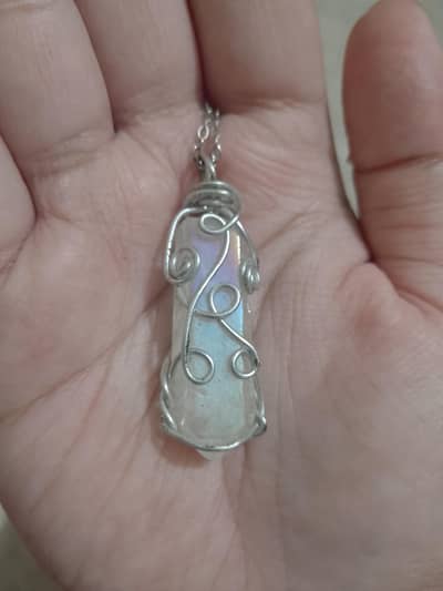 Trendy Quartz wired-wrapped pendant