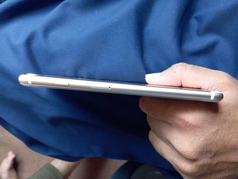 Apple iPhone 7 Plus 6