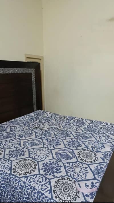 king size wooden bed