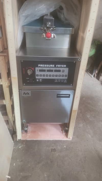 Broast machine / pressure fryer / fryer /