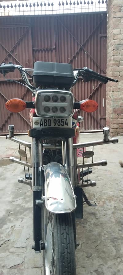 Honda 125 model 2020 good condition full oky location samiundri
