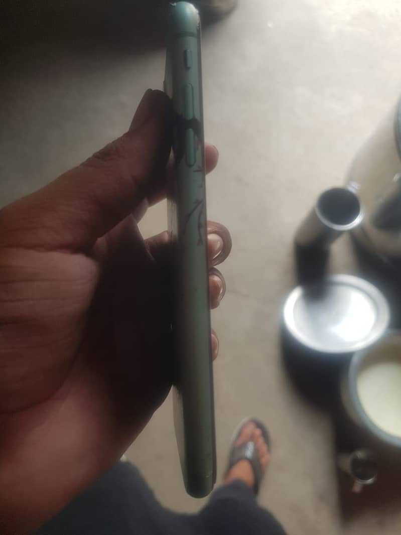 Apple iPhone 11 0