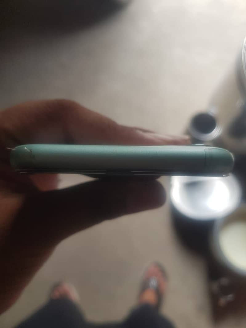Apple iPhone 11 4