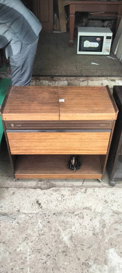 2 hostess trolley