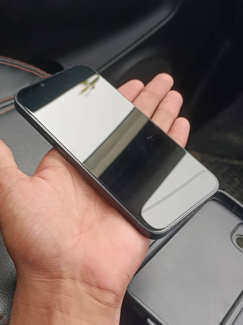Apple iPhone 13 2