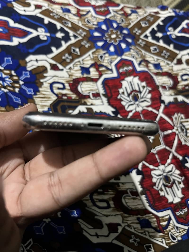 Apple iPhone X 3