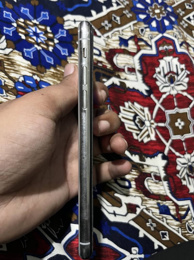 Apple iPhone X 4
