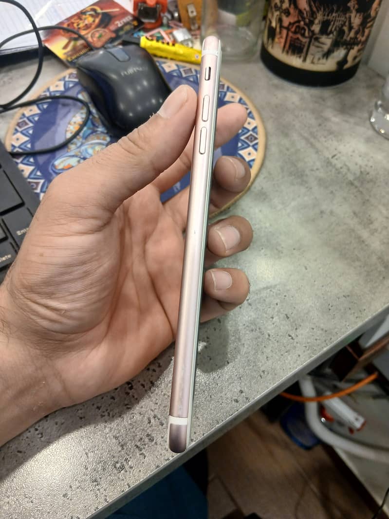 Apple iPhone 7 Plus 4