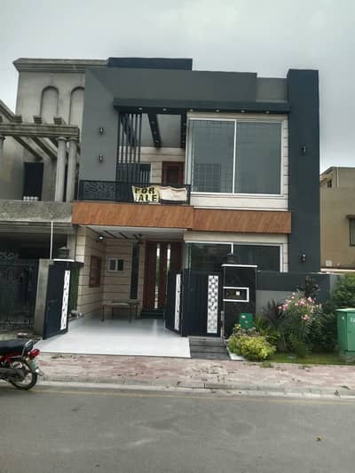 5 Marla Beautiful Modern Style House For Sale Sector D, Bahria Town Lahore