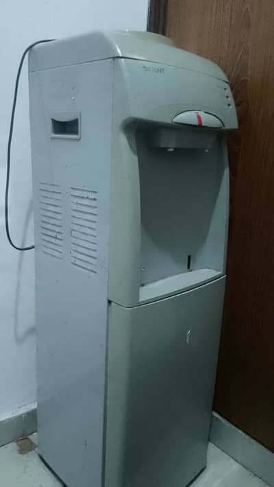 Water dispenser 8/10 condition