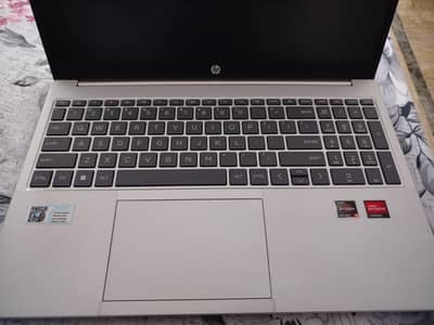 HP - AMD Ryzen 5 7430U