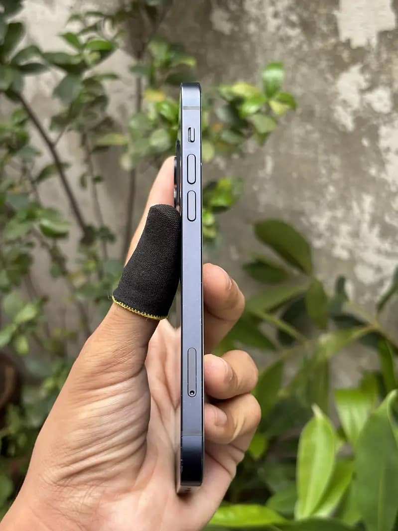 Apple iPhone 12 3