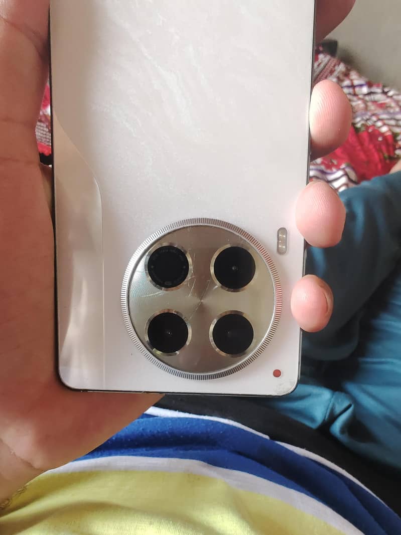 Tecno CAMON 30 Pro 0