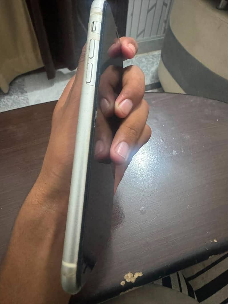 Apple iPhone 11 3
