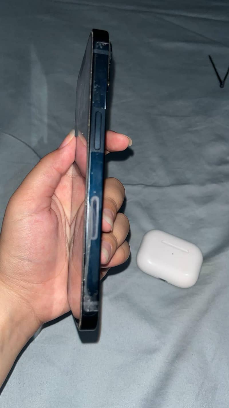 Apple iPhone 13 2