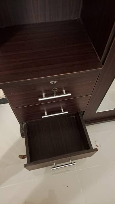 Dressing table almost new