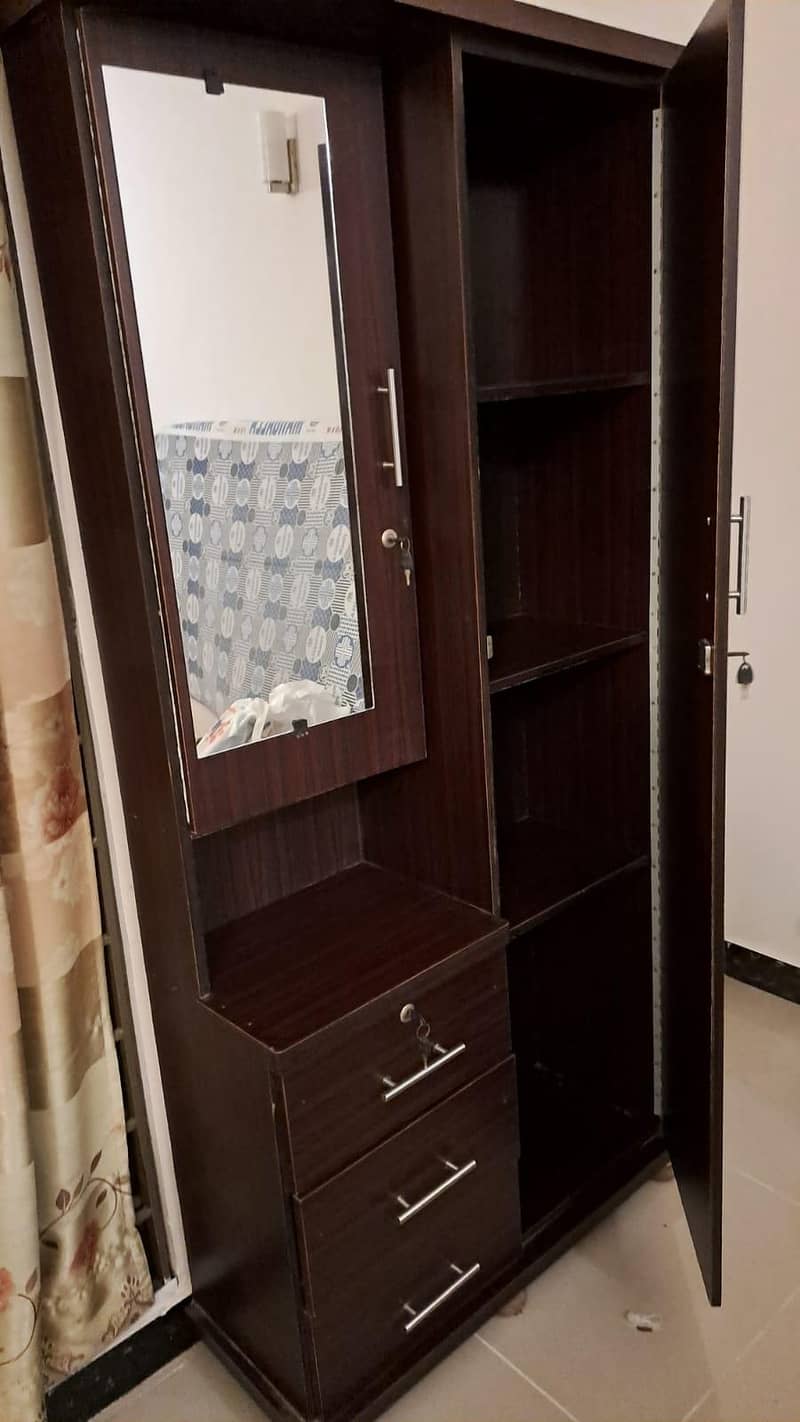 Dressing table almost new 1