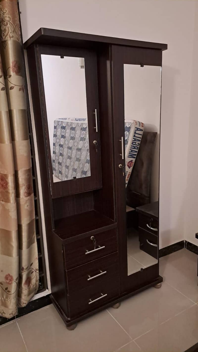 Dressing table almost new 2