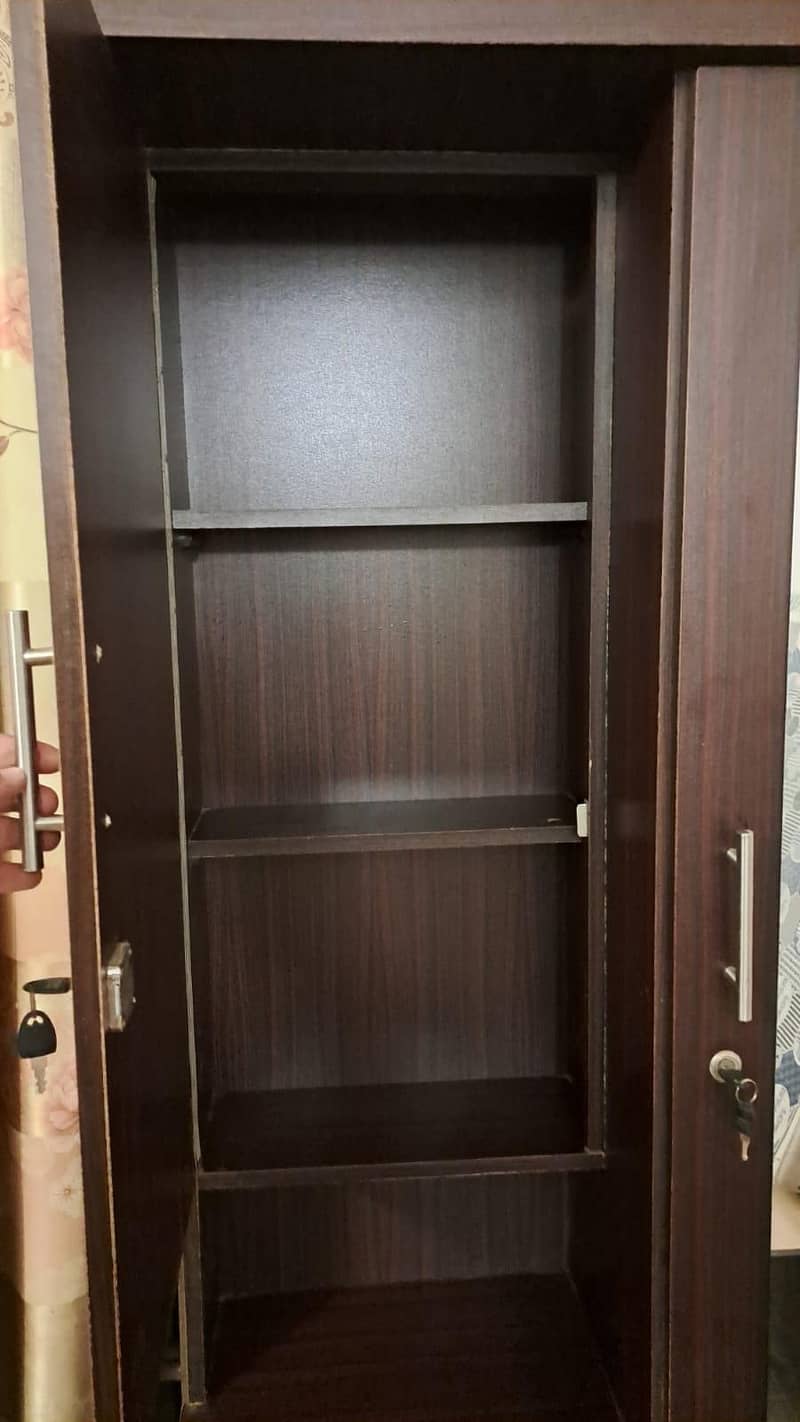 Dressing table almost new 3