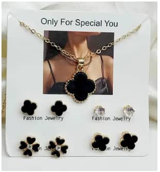 LOCKET CHAIN WITH TOPS