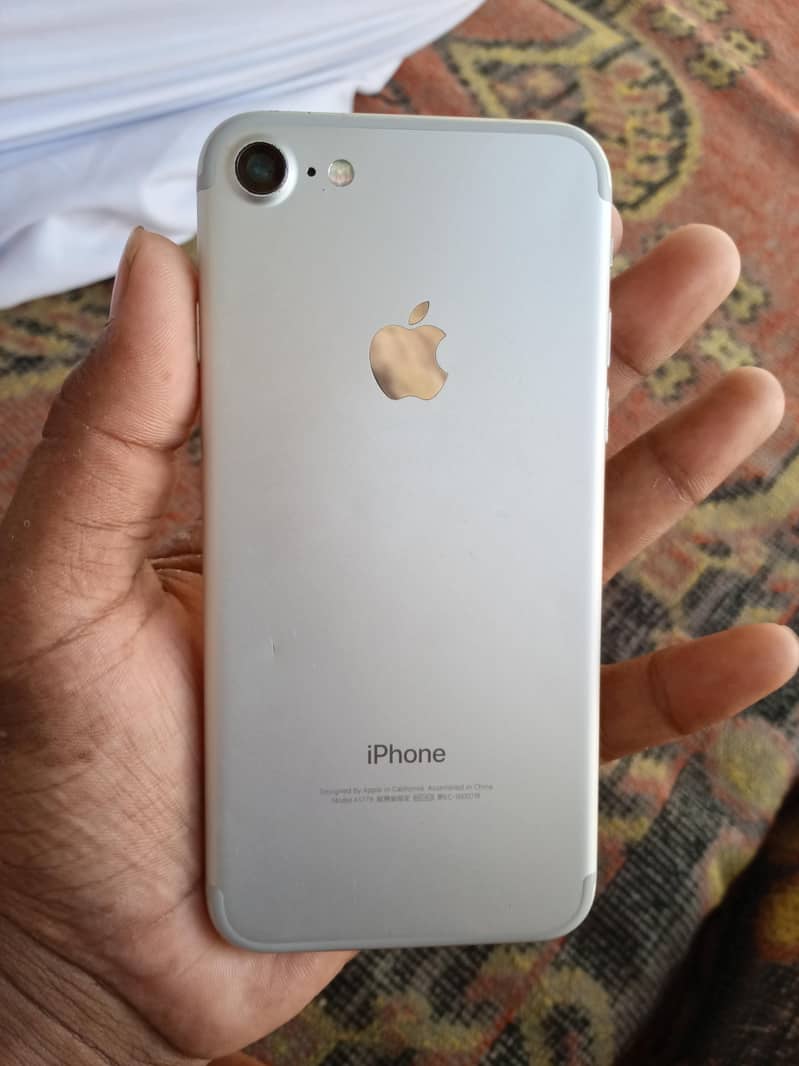 Apple iPhone 7 0