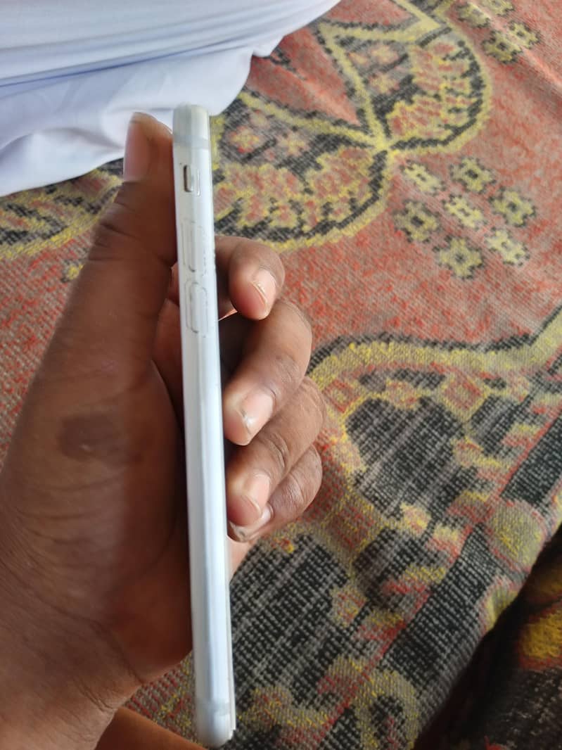 Apple iPhone 7 2