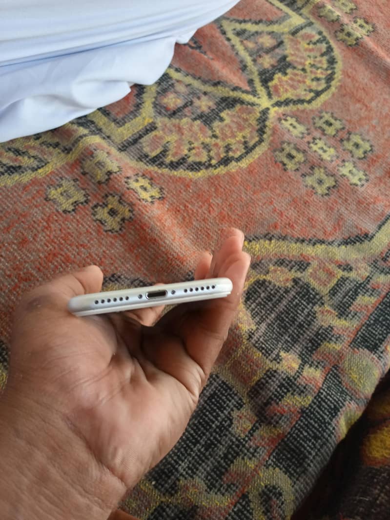 Apple iPhone 7 3
