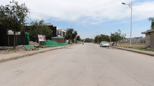 Good Location In Bahria Town Phase 8 Residential Plot Sized 10 Marla For sale