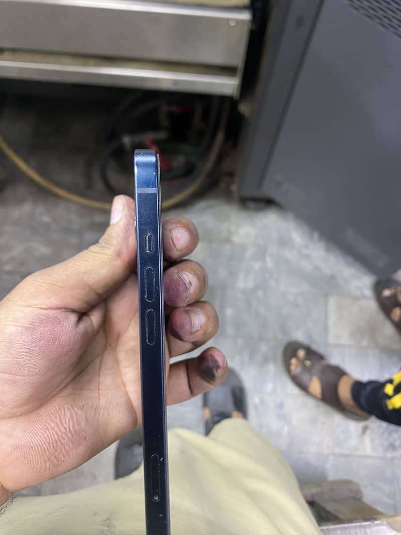 Apple iPhone 13 1