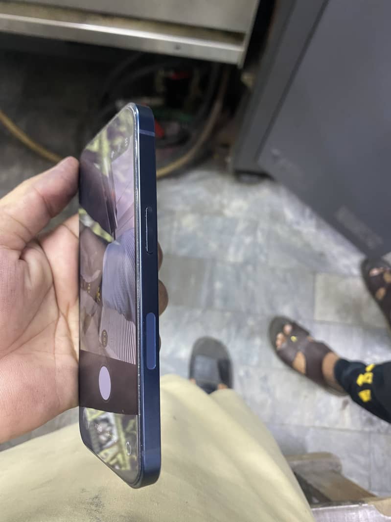 Apple iPhone 13 3