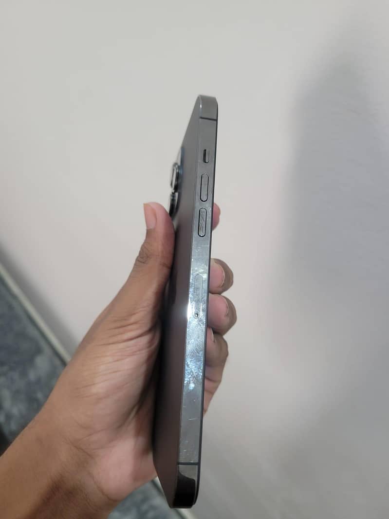 Apple iPhone 12 Pro Max 4