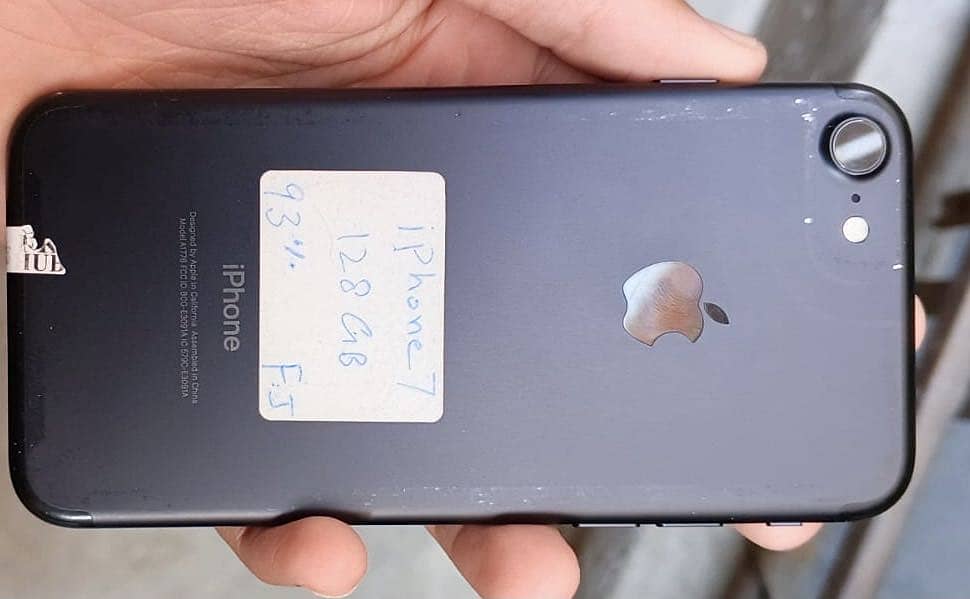 Apple iPhone 7 3
