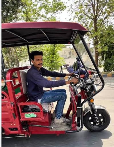Rickshaw & Loader Driver ki Zarort h