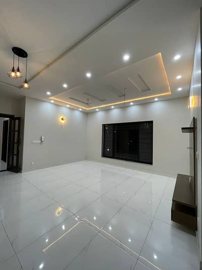 1 KANAL BRAND NEW HOUSE AVAILABLE FOR RENT