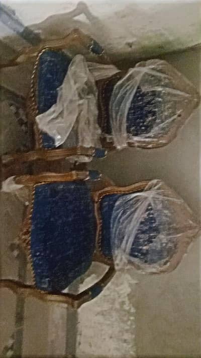 1 bed 2 side table 2 dewan chair 1 gol table