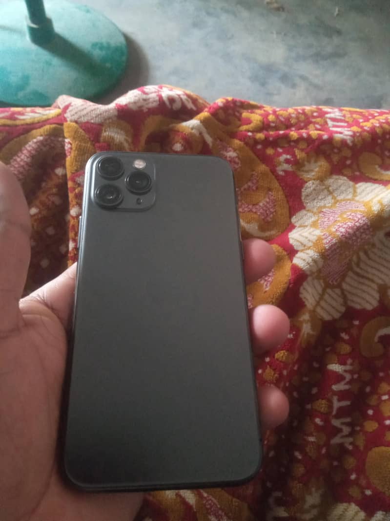 Apple iPhone 11 Pro 1