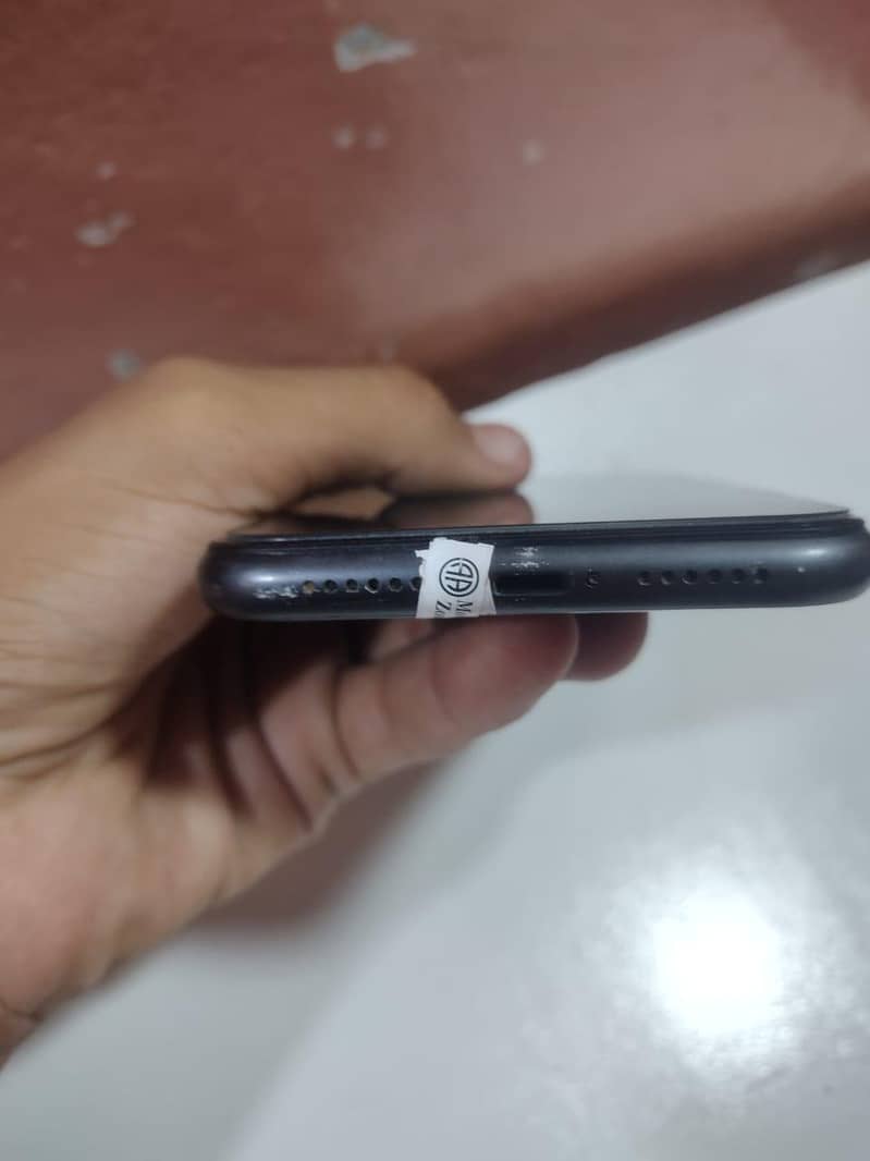 Apple iPhone 11 3