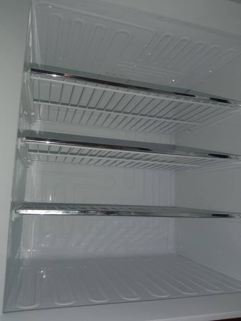 pel fridge good condition 1