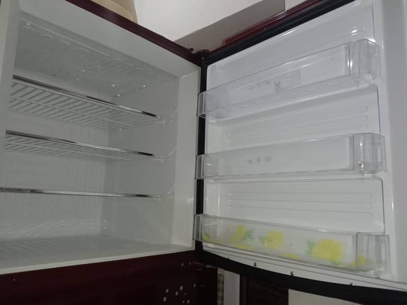 pel fridge good condition 2