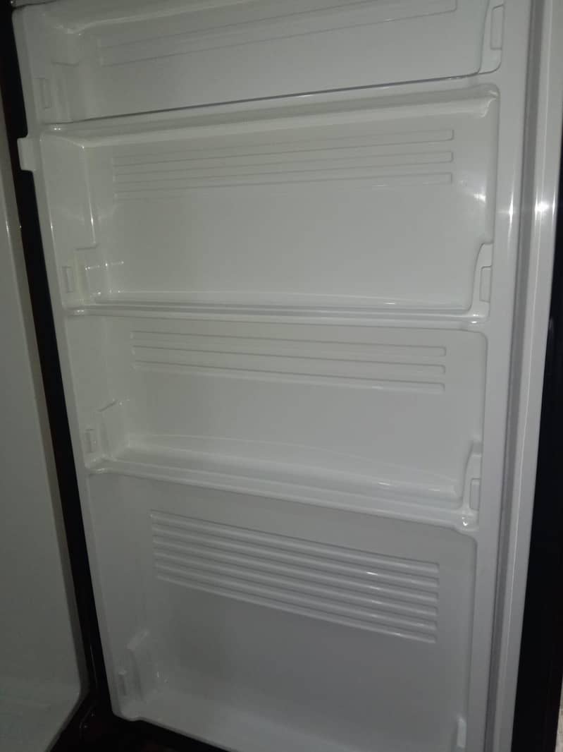 pel fridge good condition 3