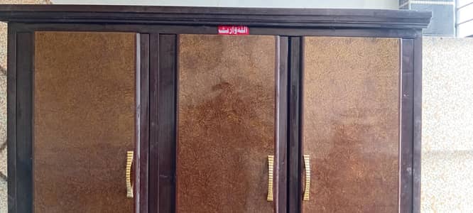 Heavy-Duty 3-Door Iron Safe Almari Sale Ke Liye Available Hai!