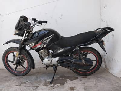 Yamaha YBR 125G black is good