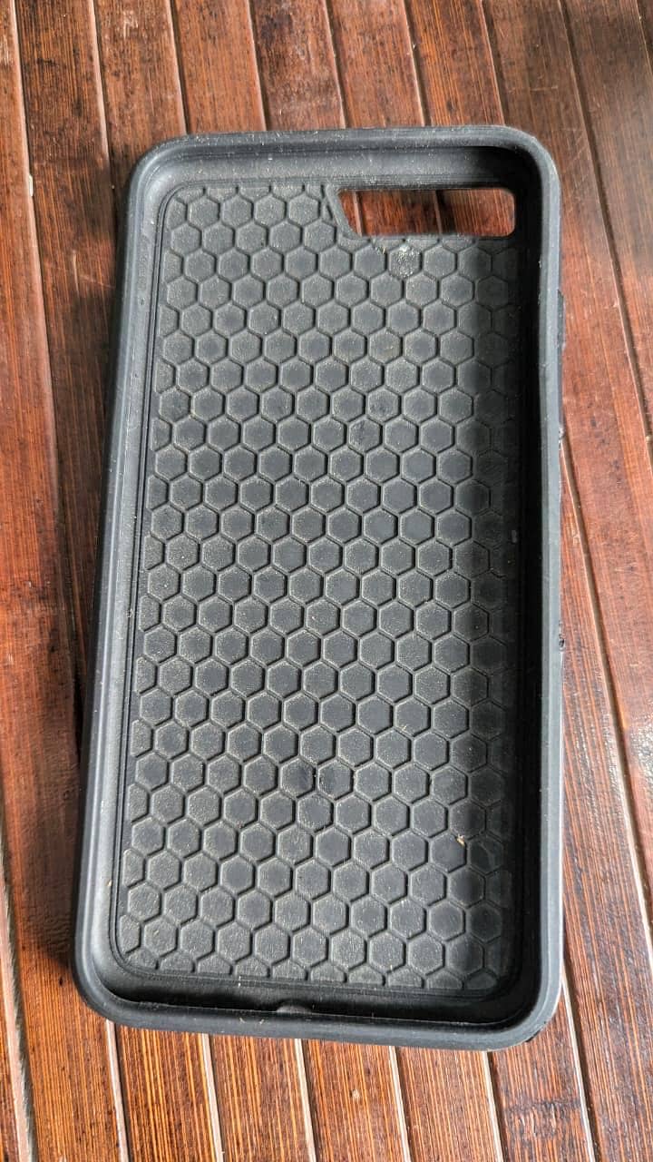2* iPhone 7 Pluses 11
