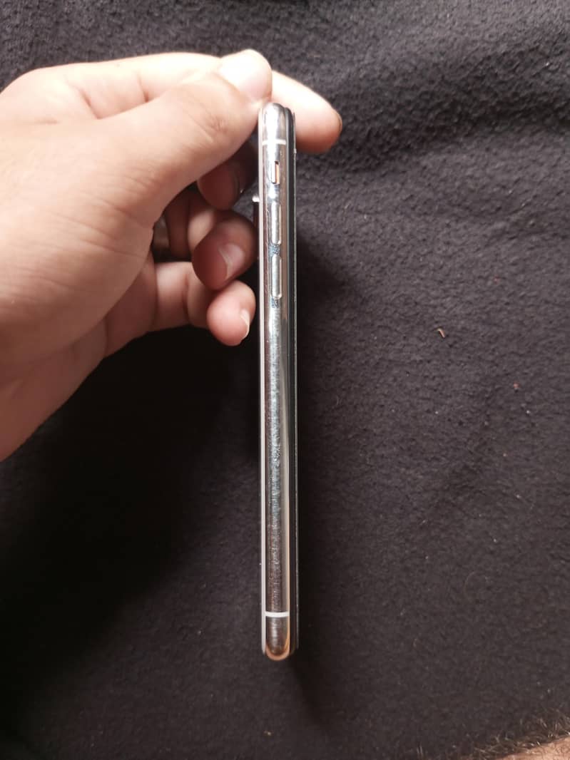 Apple iPhone X 6