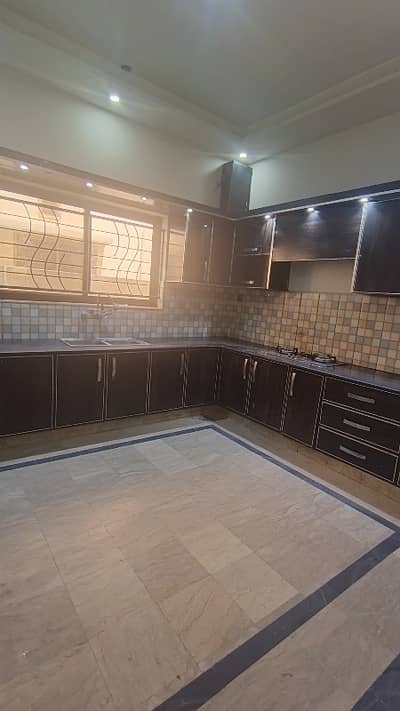 10 Marla Like Brand New House For Sale In Bahria Twon Lahore.