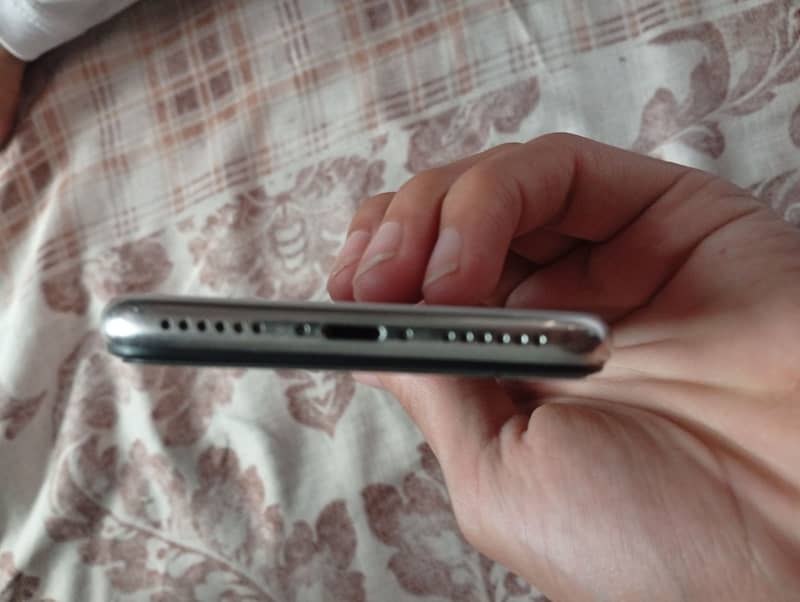 Apple iPhone X 3