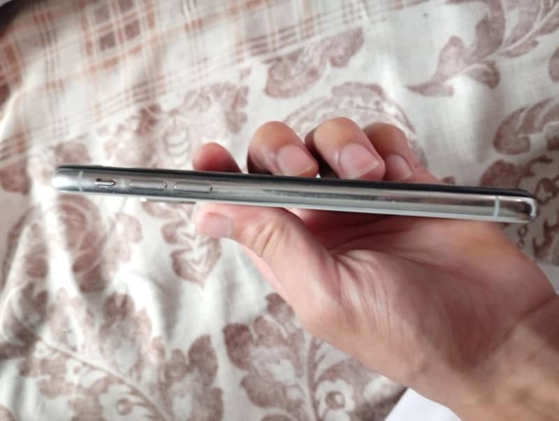 Apple iPhone X 4