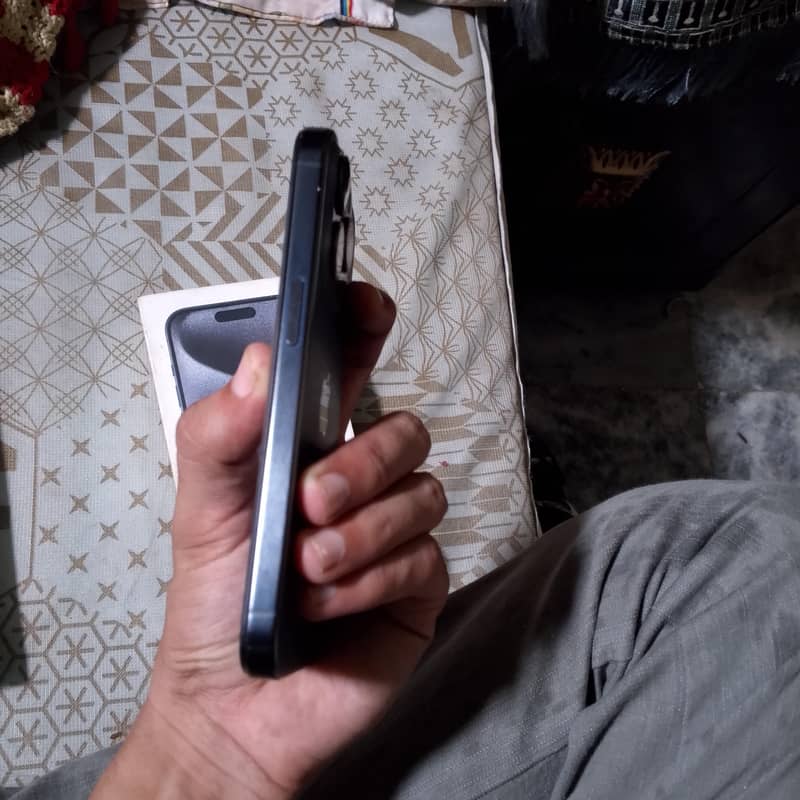 Apple iPhone 15 Pro 4