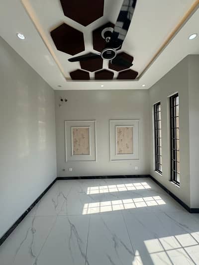 10 Marla Brand New Condition House Available For Rent