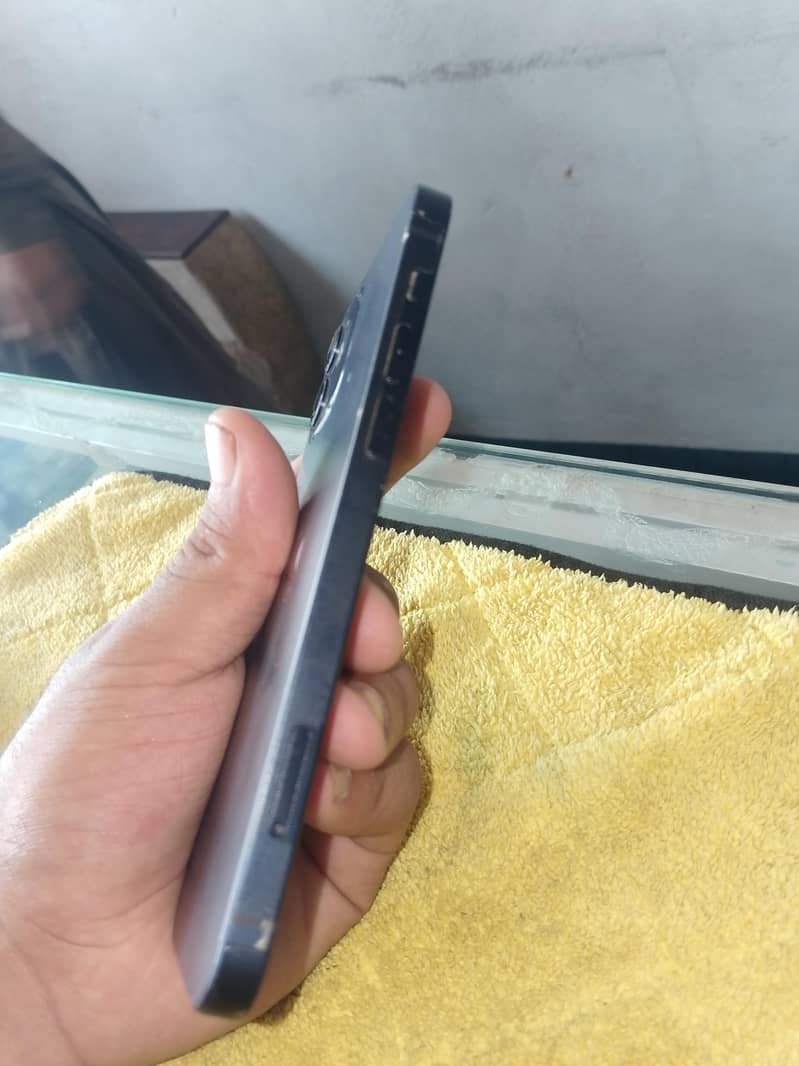 Apple iPhone 12 3